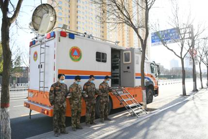 山西省人防辦信息保障中心值守人員肅立默哀，向英雄致敬、愿逝者安息